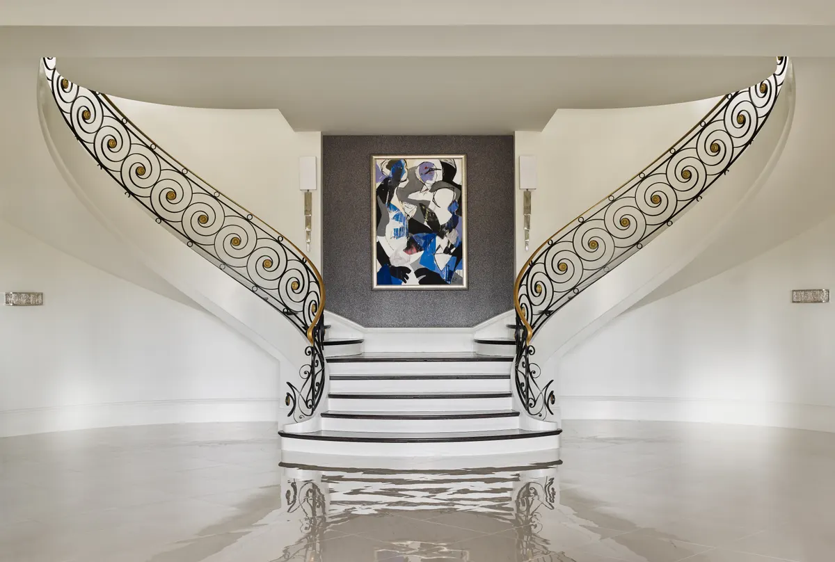 Sweeping double staircase